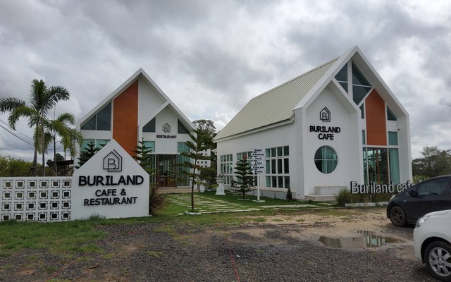 ขาย กิจการ Buriland Café +ที่ดิน 5 ไร่ ถมสูง ติดถนนบุรีรัมย์-ประโคนชัย สวยงาม ทำต่อได้เลย