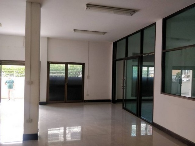 OFfice – พท. 0 Rai 0 NGAN 200 ตร.วา 3 BEDROOM 55000 THAI BAHT ไม่ไกลจาก วัดลําโพ ราคางาม นนทบุรี