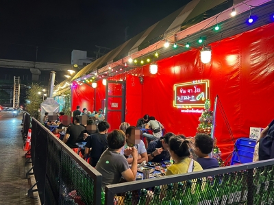 เซ้ง ร้านอาหารเกาหลี ตลาดรถไฟศรีนครินทร์ ทางเข้าตลาด