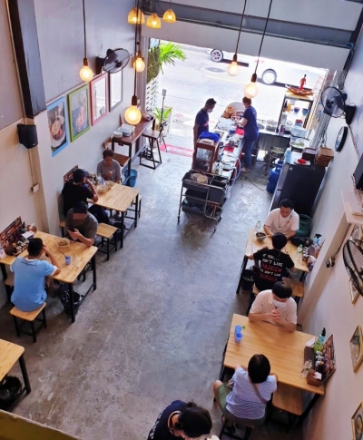 เซ้งกิจการ ร้านก๋วยเตี๋ยว ติดถนนโชคชัย4 ใกล้พลัมคอนโด – ต.รวมโชค